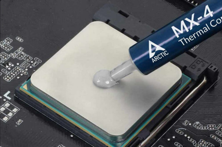 Applying thermal paste